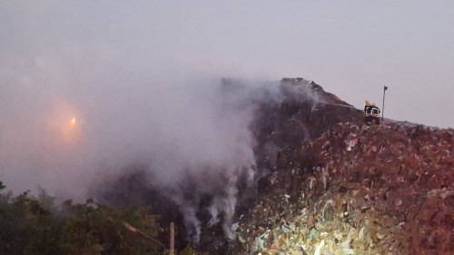 เทศบาลนครแม่สอด ลงพื้นที่ระงับเหตุเพลิงไหม้ บ่อขยะเทศบาลนครแม่สอด