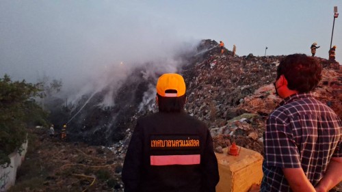 เทศบาลนครแม่สอด ลงพื้นที่ระงับเหตุเพลิงไหม้ บ่อขยะเทศบาลนครแม่สอด