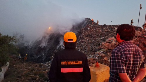 เทศบาลนครแม่สอด ลงพื้นที่ระงับเหตุเพลิงไหม้ บ่อขยะเทศบาลนครแม่สอด