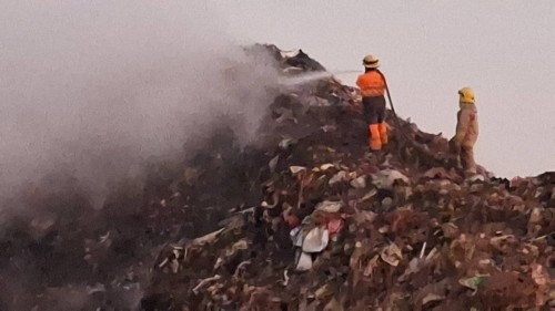 เทศบาลนครแม่สอด ลงพื้นที่ระงับเหตุเพลิงไหม้ บ่อขยะเทศบาลนครแม่สอด