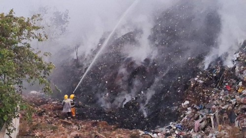 เทศบาลนครแม่สอด ลงพื้นที่ระงับเหตุเพลิงไหม้ บ่อขยะเทศบาลนครแม่สอด