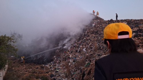 เทศบาลนครแม่สอด ลงพื้นที่ระงับเหตุเพลิงไหม้ บ่อขยะเทศบาลนครแม่สอด