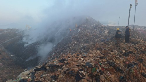 เทศบาลนครแม่สอด ลงพื้นที่ระงับเหตุเพลิงไหม้ บ่อขยะเทศบาลนครแม่สอด