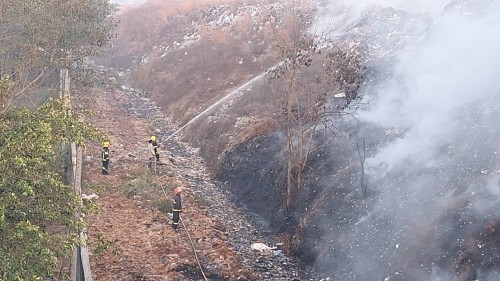 เทศบาลนครแม่สอด ลงพื้นที่ระงับเหตุเพลิงไหม้ บ่อขยะเทศบาลนครแม่สอด