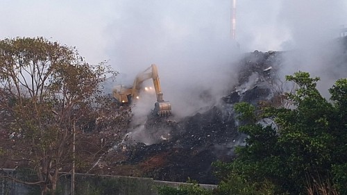 เทศบาลนครแม่สอด ลงพื้นที่ระงับเหตุเพลิงไหม้ บ่อขยะเทศบาลนครแม่สอด