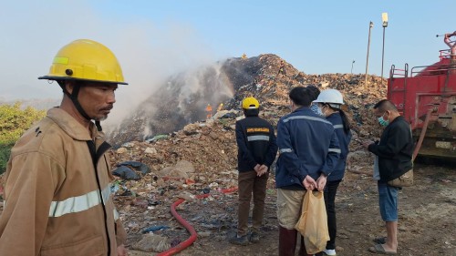 เทศบาลนครแม่สอด ลงพื้นที่ระงับเหตุเพลิงไหม้ บ่อขยะเทศบาลนครแม่สอด