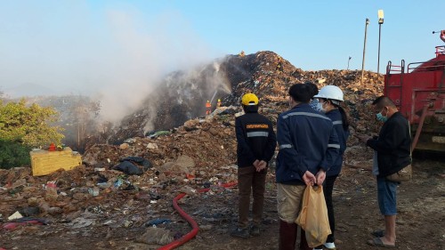 เทศบาลนครแม่สอด ลงพื้นที่ระงับเหตุเพลิงไหม้ บ่อขยะเทศบาลนครแม่สอด