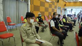 ทน.แม่สอดมอบเงินช่วยเหลือผู้ประสบสภาวะยากลำบากจากสถานการณ์โควิด-19 