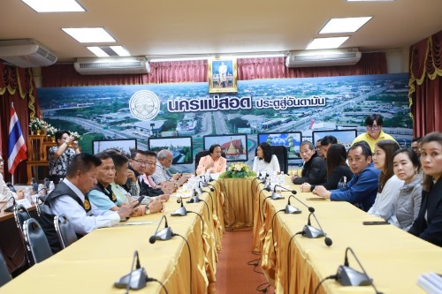 เทศบาลนครแม่สอด ร่วมต้อนรับคณะศึกษาดูงานจากเทศบาลเมืองแม่ฮ่องสอน