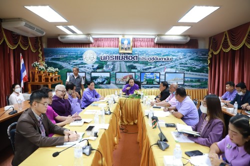 เทศบาลนครแม่สอด จัดประชุมหัวหน้าส่วนราชการ ประจำเดือน กุมภาพันธ์ พ.ศ.2568