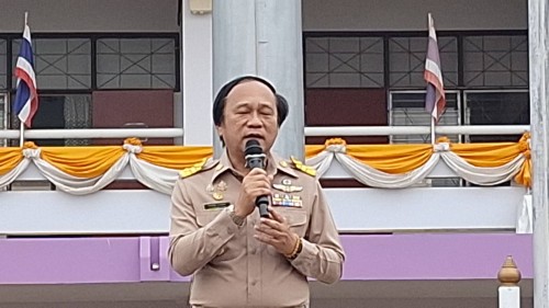 ทน.แม่สอด เข้าร่วมแสดงความยินดีและบันทึกภาพที่ระลึกร่วมกับคณะครูนักเรียนก่อนจบภาคเรียนมัธยมศึกษาปีที่ 6 โรงเรียนเทศบาลเฉลิมพระเกียรติสมเด็จพระเทพรัตนราชสุดาฯ สยามบรมราชกุมารี