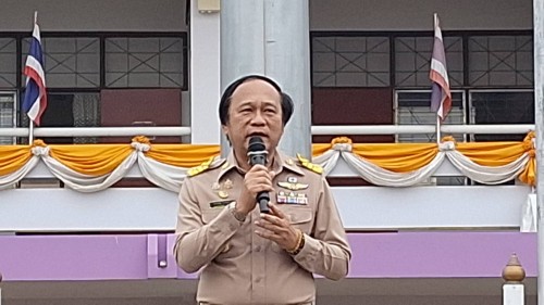 ทน.แม่สอด เข้าร่วมแสดงความยินดีและบันทึกภาพที่ระลึกร่วมกับคณะครูนักเรียนก่อนจบภาคเรียนมัธยมศึกษาปีที่ 6 โรงเรียนเทศบาลเฉลิมพระเกียรติสมเด็จพระเทพรัตนราชสุดาฯ สยามบรมราชกุมารี
