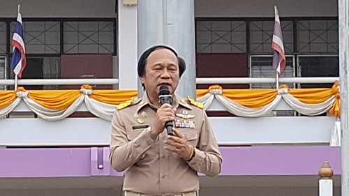 ทน.แม่สอด เข้าร่วมแสดงความยินดีและบันทึกภาพที่ระลึกร่วมกับคณะครูนักเรียนก่อนจบภาคเรียนมัธยมศึกษาปีที่ 6 โรงเรียนเทศบาลเฉลิมพระเกียรติสมเด็จพระเทพรัตนราชสุดาฯ สยามบรมราชกุมารี