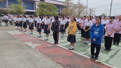 ทน.แม่สอด เข้าร่วมแสดงความยินดีและบันทึกภาพที่ระลึกร่วมกับคณะครูนักเรียนก่อนจบภาคเรียนมัธยมศึกษาปีที่ 6 โรงเรียนเทศบาลเฉลิมพระเกียรติสมเด็จพระเทพรัตนราชสุดาฯ สยามบรมราชกุมารี