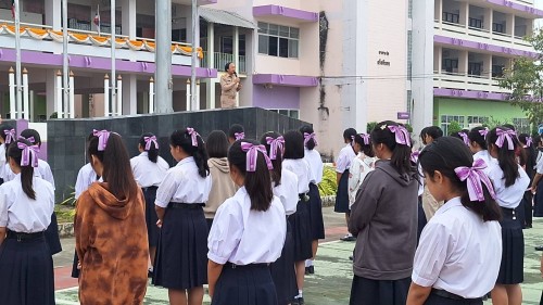 ทน.แม่สอด เข้าร่วมแสดงความยินดีและบันทึกภาพที่ระลึกร่วมกับคณะครูนักเรียนก่อนจบภาคเรียนมัธยมศึกษาปีที่ 6 โรงเรียนเทศบาลเฉลิมพระเกียรติสมเด็จพระเทพรัตนราชสุดาฯ สยามบรมราชกุมารี