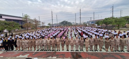 ทน.แม่สอด เข้าร่วมแสดงความยินดีและบันทึกภาพที่ระลึกร่วมกับคณะครูนักเรียนก่อนจบภาคเรียนมัธยมศึกษาปีที่ 6 โรงเรียนเทศบาลเฉลิมพระเกียรติสมเด็จพระเทพรัตนราชสุดาฯ สยามบรมราชกุมารี