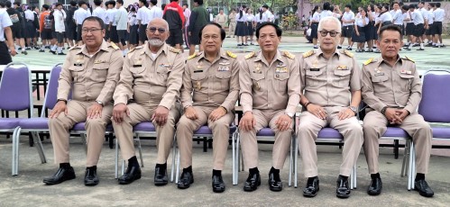 ทน.แม่สอด เข้าร่วมแสดงความยินดีและบันทึกภาพที่ระลึกร่วมกับคณะครูนักเรียนก่อนจบภาคเรียนมัธยมศึกษาปีที่ 6 โรงเรียนเทศบาลเฉลิมพระเกียรติสมเด็จพระเทพรัตนราชสุดาฯ สยามบรมราชกุมารี