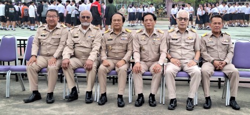 ทน.แม่สอด เข้าร่วมแสดงความยินดีและบันทึกภาพที่ระลึกร่วมกับคณะครูนักเรียนก่อนจบภาคเรียนมัธยมศึกษาปีที่ 6 โรงเรียนเทศบาลเฉลิมพระเกียรติสมเด็จพระเทพรัตนราชสุดาฯ สยามบรมราชกุมารี