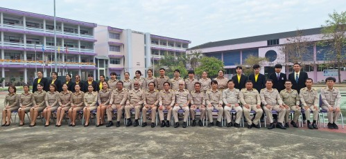 ทน.แม่สอด เข้าร่วมแสดงความยินดีและบันทึกภาพที่ระลึกร่วมกับคณะครูนักเรียนก่อนจบภาคเรียนมัธยมศึกษาปีที่ 6 โรงเรียนเทศบาลเฉลิมพระเกียรติสมเด็จพระเทพรัตนราชสุดาฯ สยามบรมราชกุมารี
