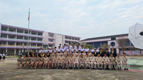 ทน.แม่สอด เข้าร่วมแสดงความยินดีและบันทึกภาพที่ระลึกร่วมกับคณะครูนักเรียนก่อนจบภาคเรียนมัธยมศึกษาปีที่ 6 โรงเรียนเทศบาลเฉลิมพระเกียรติสมเด็จพระเทพรัตนราชสุดาฯ สยามบรมราชกุมารี