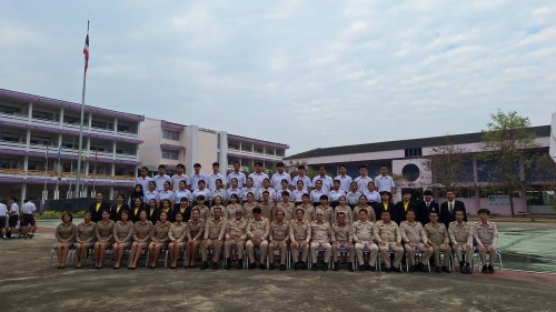 ทน.แม่สอด เข้าร่วมแสดงความยินดีและบันทึกภาพที่ระลึกร่วมกับคณะครูนักเรียนก่อนจบภาคเรียนมัธยมศึกษาปีที่ 6 โรงเรียนเทศบาลเฉลิมพระเกียรติสมเด็จพระเทพรัตนราชสุดาฯ สยามบรมราชกุมารี