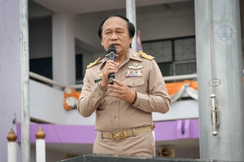 ทน.แม่สอด เข้าร่วมแสดงความยินดีและบันทึกภาพที่ระลึกร่วมกับคณะครูนักเรียนก่อนจบภาคเรียนมัธยมศึกษาปีที่ 6 โรงเรียนเทศบาลเฉลิมพระเกียรติสมเด็จพระเทพรัตนราชสุดาฯ สยามบรมราชกุมารี