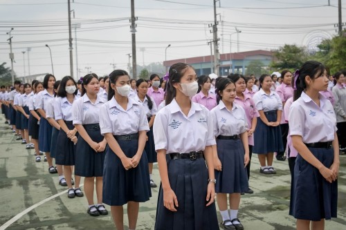 ทน.แม่สอด เข้าร่วมแสดงความยินดีและบันทึกภาพที่ระลึกร่วมกับคณะครูนักเรียนก่อนจบภาคเรียนมัธยมศึกษาปีที่ 6 โรงเรียนเทศบาลเฉลิมพระเกียรติสมเด็จพระเทพรัตนราชสุดาฯ สยามบรมราชกุมารี