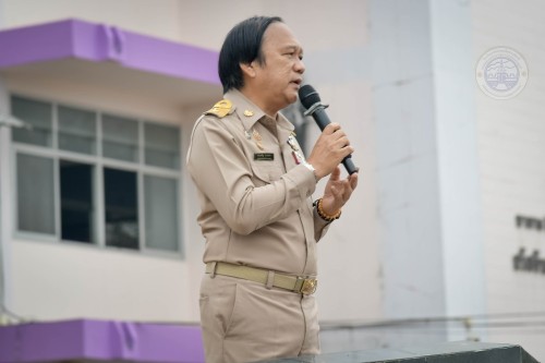 ทน.แม่สอด เข้าร่วมแสดงความยินดีและบันทึกภาพที่ระลึกร่วมกับคณะครูนักเรียนก่อนจบภาคเรียนมัธยมศึกษาปีที่ 6 โรงเรียนเทศบาลเฉลิมพระเกียรติสมเด็จพระเทพรัตนราชสุดาฯ สยามบรมราชกุมารี