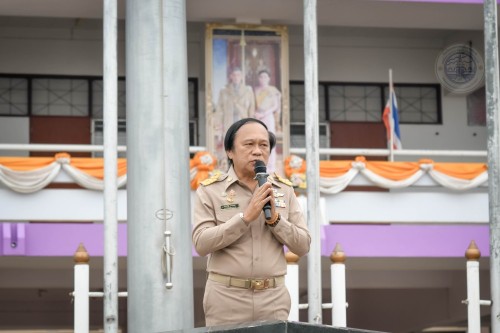 ทน.แม่สอด เข้าร่วมแสดงความยินดีและบันทึกภาพที่ระลึกร่วมกับคณะครูนักเรียนก่อนจบภาคเรียนมัธยมศึกษาปีที่ 6 โรงเรียนเทศบาลเฉลิมพระเกียรติสมเด็จพระเทพรัตนราชสุดาฯ สยามบรมราชกุมารี