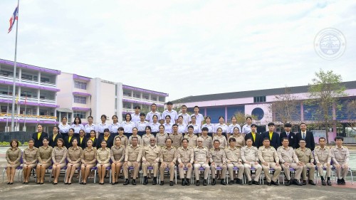 ทน.แม่สอด เข้าร่วมแสดงความยินดีและบันทึกภาพที่ระลึกร่วมกับคณะครูนักเรียนก่อนจบภาคเรียนมัธยมศึกษาปีที่ 6 โรงเรียนเทศบาลเฉลิมพระเกียรติสมเด็จพระเทพรัตนราชสุดาฯ สยามบรมราชกุมารี