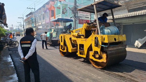 ทน.แม่สอด  ลงพื้นที่ดำเนินการตรวจสอบความเรียบร้อย การลาดยางแอสฟัลท์ติก ถนนบัวคูณ (ถนนแม่สอด - แม่ตาวใต้) 