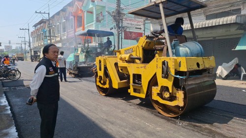ทน.แม่สอด  ลงพื้นที่ดำเนินการตรวจสอบความเรียบร้อย การลาดยางแอสฟัลท์ติก ถนนบัวคูณ (ถนนแม่สอด - แม่ตาวใต้) 