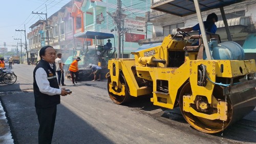 ทน.แม่สอด  ลงพื้นที่ดำเนินการตรวจสอบความเรียบร้อย การลาดยางแอสฟัลท์ติก ถนนบัวคูณ (ถนนแม่สอด - แม่ตาวใต้) 