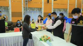 ทน.แม่สอดมอบเงินช่วยเหลือผู้ประสบสภาวะยากลำบากจากสถานการณ์โควิด-19 วันที่ 2