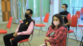 ทน.แม่สอดมอบเงินช่วยเหลือผู้ประสบสภาวะยากลำบากจากสถานการณ์โควิด-19 วันที่ 2