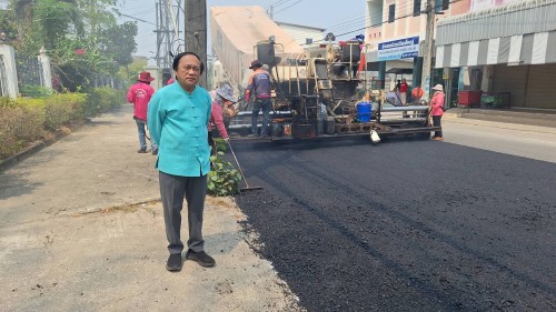 เทศบาลนครแม่สอด ลงพื้นที่ดำเนินการตรวจสอบความเรียบร้อย การลาดยางแอสฟัลท์ติก ถนนประสาทวิถี