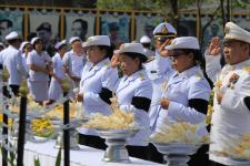 เทศบาลนครแม่สอด เข้าร่วมพิธีถวายดอกไม้จันทน์ ในพระราชพิธีถวายพระเพลิงพระบรมศพ พระบาทสมเด็จพระปรมินทรมหาภูมิพลอดุลยเดช บรมนาถบพิตร