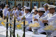 เทศบาลนครแม่สอด เข้าร่วมพิธีถวายดอกไม้จันทน์ ในพระราชพิธีถวายพระเพลิงพระบรมศพ พระบาทสมเด็จพระปรมินทรมหาภูมิพลอดุลยเดช บรมนาถบพิตร