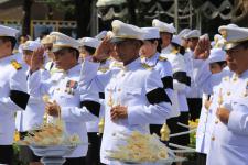 เทศบาลนครแม่สอด เข้าร่วมพิธีถวายดอกไม้จันทน์ ในพระราชพิธีถวายพระเพลิงพระบรมศพ พระบาทสมเด็จพระปรมินทรมหาภูมิพลอดุลยเดช บรมนาถบพิตร