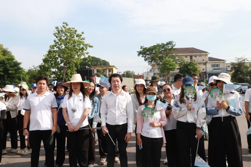 ทน.แม่สอด จัดกิจกรรมเดินรณรงค์ประชาสัมพันธ์เชิญชวนให้ประชาชนไปใช้สิทธิ เลือกตั้งสมาชิกสภาเทศบาลนครแม่สอด และนายกเทศมนตรีนครแม่สอด 