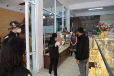 ทน.แม่สอด ออกตรวจห้างร้าน ร้านสะดวกซื้อ ร้านอาหาร ร้านนวดต่างๆ ในเขตเทศบาล