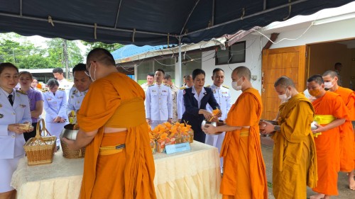 เทศบาลนครแม่สอด เข้าร่วมพิธีเจริญพระพุทธมนต์และพิธีทำบุญตักบาตรถวายพระราชกุศล เนื่องในโอกาสวันเฉลิมพระชนมพรรษา สมเด็จพระนางเจ้าฯ พระบรมราชินี 3 มิถุนายน 2568