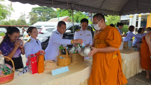 เทศบาลนครแม่สอด เข้าร่วมพิธีเจริญพระพุทธมนต์และพิธีทำบุญตักบาตรถวายพระราชกุศล เนื่องในโอกาสวันเฉลิมพระชนมพรรษา สมเด็จพระนางเจ้าฯ พระบรมราชินี 3 มิถุนายน 2568