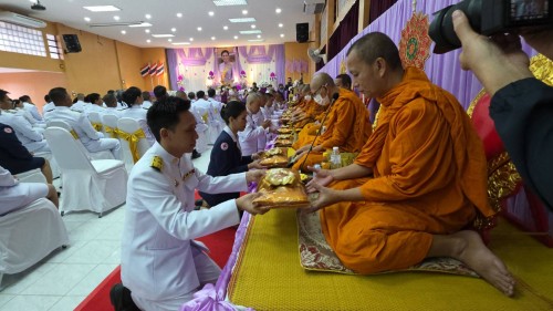 เทศบาลนครแม่สอด เข้าร่วมพิธีเจริญพระพุทธมนต์และพิธีทำบุญตักบาตรถวายพระราชกุศล เนื่องในโอกาสวันเฉลิมพระชนมพรรษา สมเด็จพระนางเจ้าฯ พระบรมราชินี 3 มิถุนายน 2568