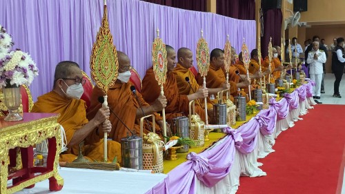 เทศบาลนครแม่สอด เข้าร่วมพิธีเจริญพระพุทธมนต์และพิธีทำบุญตักบาตรถวายพระราชกุศล เนื่องในโอกาสวันเฉลิมพระชนมพรรษา สมเด็จพระนางเจ้าฯ พระบรมราชินี 3 มิถุนายน 2568