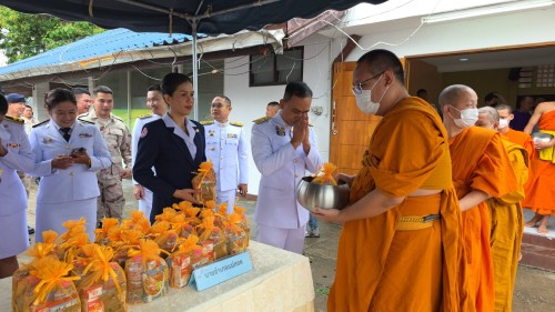เทศบาลนครแม่สอด เข้าร่วมพิธีเจริญพระพุทธมนต์และพิธีทำบุญตักบาตรถวายพระราชกุศล เนื่องในโอกาสวันเฉลิมพระชนมพรรษา สมเด็จพระนางเจ้าฯ พระบรมราชินี 3 มิถุนายน 2568