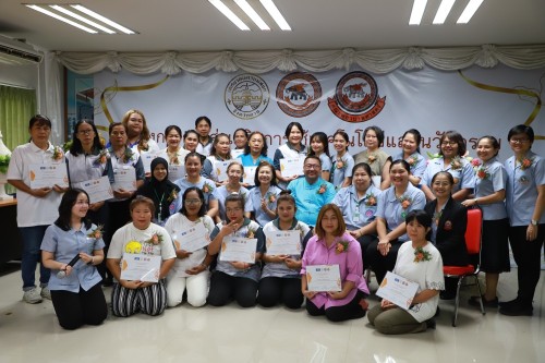 ทน.แม่สอด เข้าร่วมกิจกรรมมอบใบประกาศนียบัตร การฝึกอบรมผู้ดูแลผู้สูงอายุขั้นพื้นฐาน ภายใต้โครงการ การส่งเสริมการใช้เทคโนโลยีและนวัตกรรมเพื่อการพัฒนาเมืองชายแดนไทยสู่เมืองเศรษฐกิจแห่งภูมิภาค