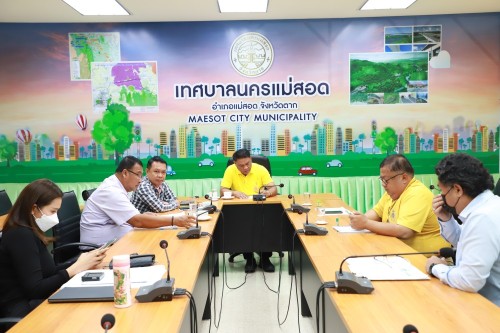 เทศบาลนครแม่สอด ร่วมกับกรมโยธาธิการและผังเมือง ประชุมติดตามความคืบหน้า โครงการก่อสร้างระบบระบายน้ำหลักเพื่อบรรเทาปัญหาน้ำท่วม