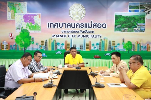 เทศบาลนครแม่สอด ร่วมกับกรมโยธาธิการและผังเมือง ประชุมติดตามความคืบหน้า โครงการก่อสร้างระบบระบายน้ำหลักเพื่อบรรเทาปัญหาน้ำท่วม