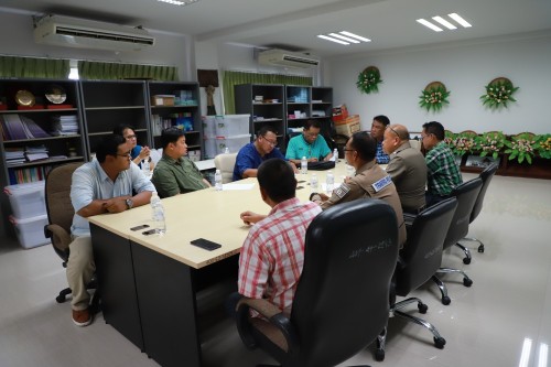 ทน.แม่สอด ร่วมกับสถานีตำรวจภูธรแม่สอด จังหวัดตาก ประชุมหารือการแก้ไขปัญหาการใช้รถจักรยานไฟฟ้า ในเขตพื้นที่เทศบาลนครแม่สอด